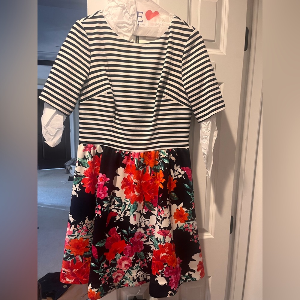 Adorable Eliza J floral/striped dress. Fit and flare shape. Very flattering.